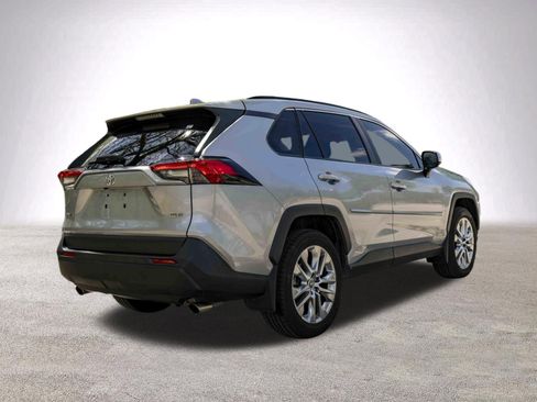 Used 2019 Toyota RAV4 XLE Premium image 9