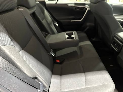Used 2022 Toyota RAV4 LE w/ Carpet Mat Package (TMS) AWD/4WD image 20