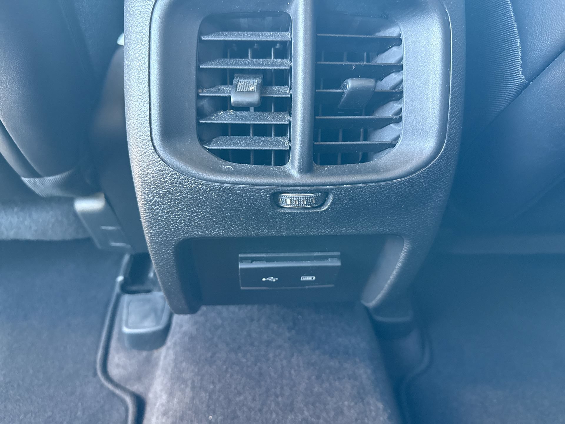 Used 2019 Jeep Cherokee Latitude Plus FWD image 8