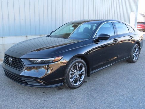 Used 2023 Honda Accord EX image 8