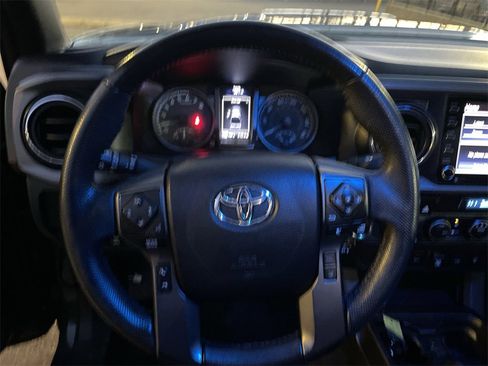 Used 2021 Toyota Tacoma TRD Sport w/ Technology Package image 16