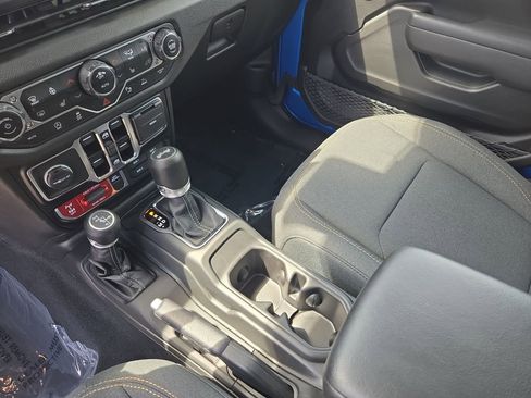 Used 2024 Jeep Wrangler Unlimited Sport AWD/4WD image 25