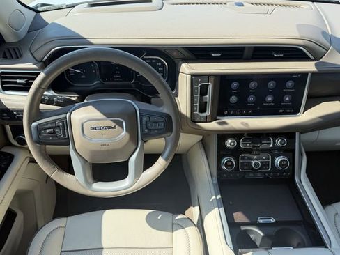 Used 2021 GMC Yukon Denali w/ Denali Premium Package RWD image 10