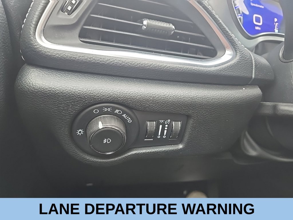 Used 2025 Chrysler Pacifica Limited FWD image 21