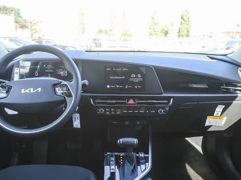 New 2026 Kia Niro LX image 14