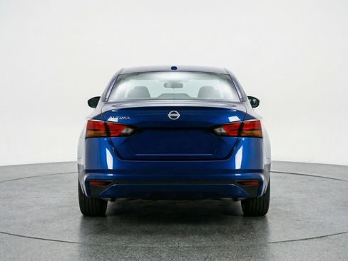 Used 2025 Nissan Altima 2.5 SV image 7