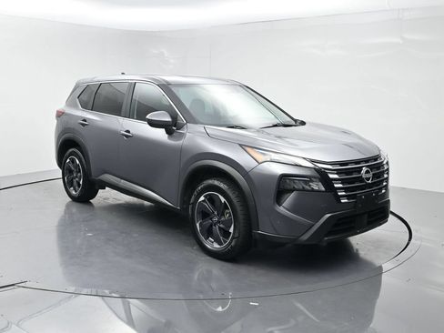 Used 2025 Nissan Rogue SV FWD image 2