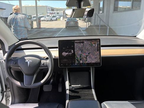 Used 2020 Tesla Model Y Long Range AWD/4WD image 8