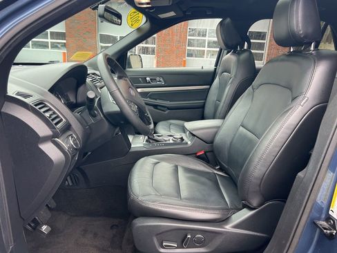 Used 2018 Ford Explorer XLT w/ Equipment Group 202A AWD/4WD image 13