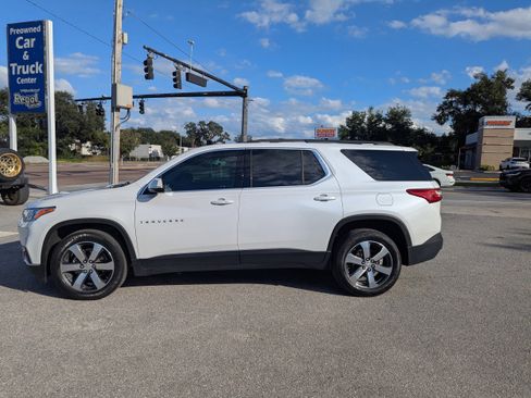 Used 2020 Chevrolet Traverse LT w/ LT Premium Package image 5