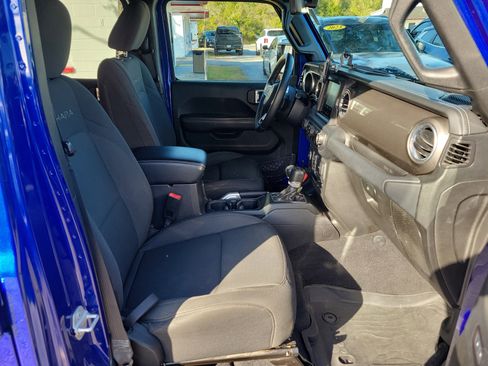 Used 2018 Jeep Wrangler Unlimited Sahara image 7