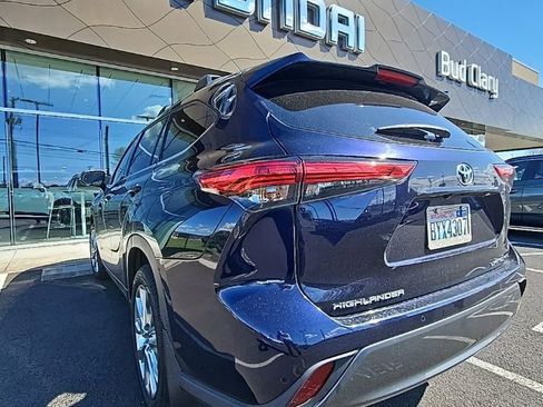 Used 2021 Toyota Highlander Limited image 8