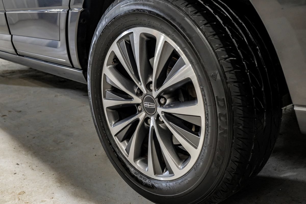 Used 2016 Lincoln Navigator Select RWD image 46
