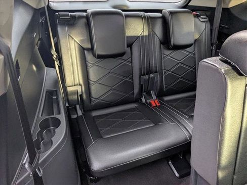 Used 2025 Volkswagen Atlas SE image 20