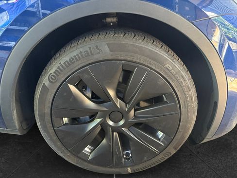 Used 2022 Tesla Model Y Long Range AWD/4WD image 15