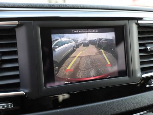 Used 2020 Chrysler Pacifica Touring-L w/ Tire & Wheel Group image 22