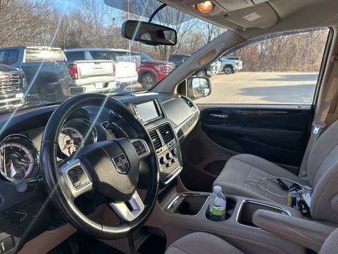 Used 2014 Dodge Grand Caravan SXT w/ UConnect Hands-Free Group image 17