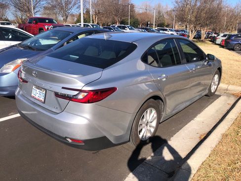 Used 2025 Toyota Camry XSE image 3