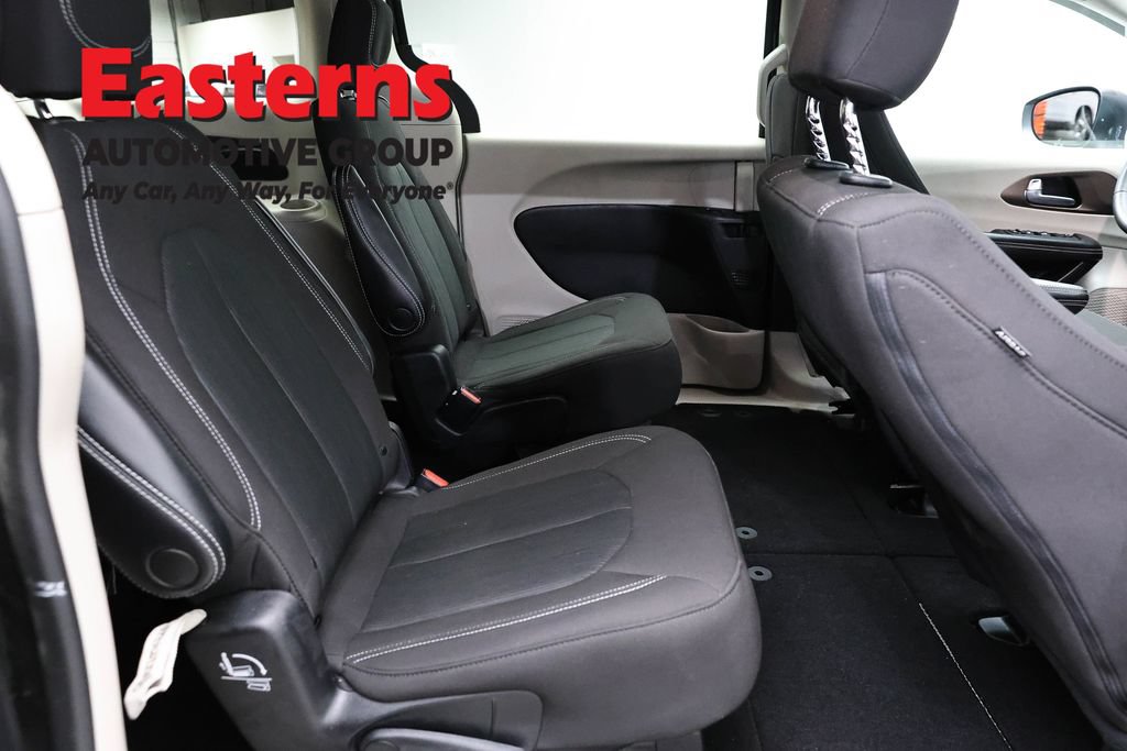Used 2022 Chrysler Voyager LX FWD image 24