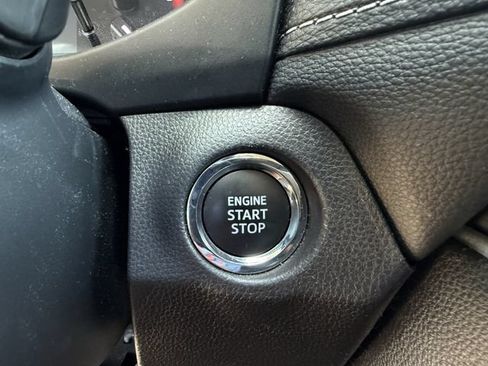 Used 2025 Toyota RAV4 XLE FWD image 23