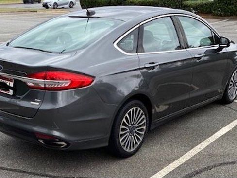 Used 2017 Ford Fusion SE w/ Equipment Group 202A AWD/4WD image 11