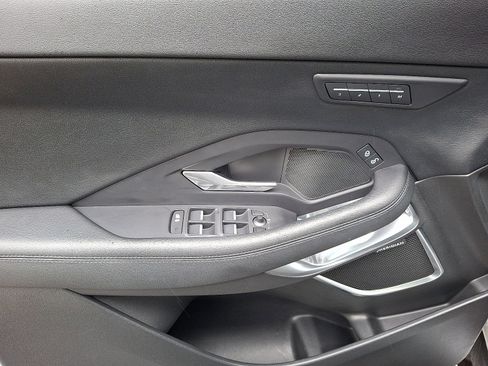 Used 2020 Jaguar E-PACE SE image 12