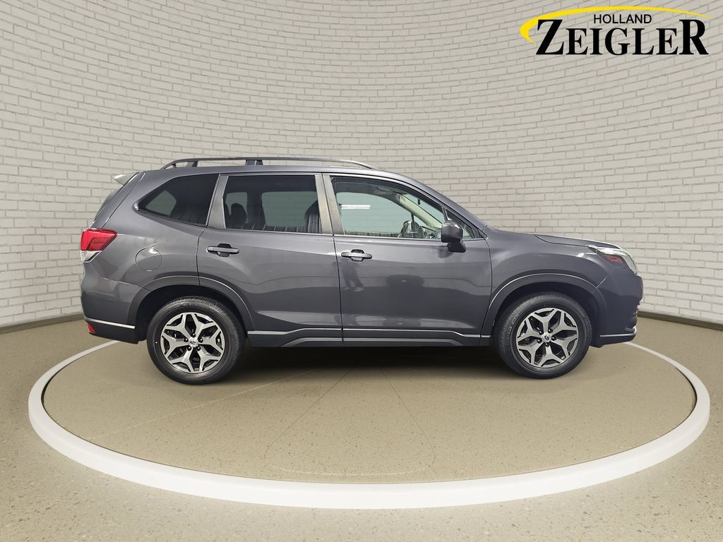 Used 2022 Subaru Forester Premium AWD/4WD image 4
