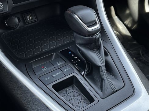 Used 2023 Toyota RAV4 XLE Premium image 17