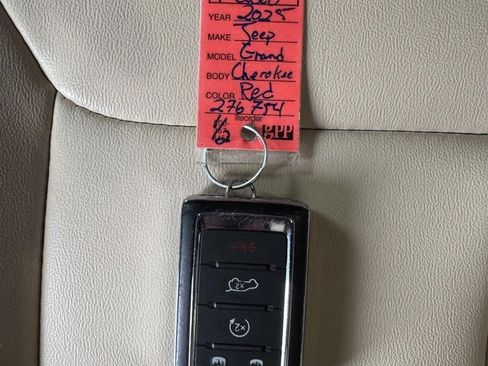 Used 2025 Jeep Grand Cherokee Limited AWD/4WD image 18