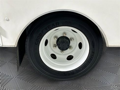 Used 2024 Isuzu NPR image 28