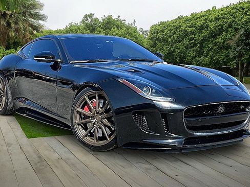 Used 2017 Jaguar F-TYPE R image 11