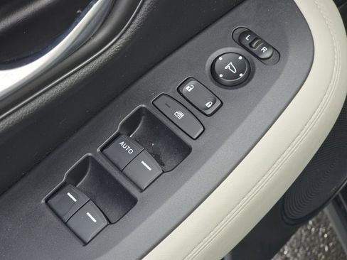 Certified 2023 Honda HR-V LX image 25