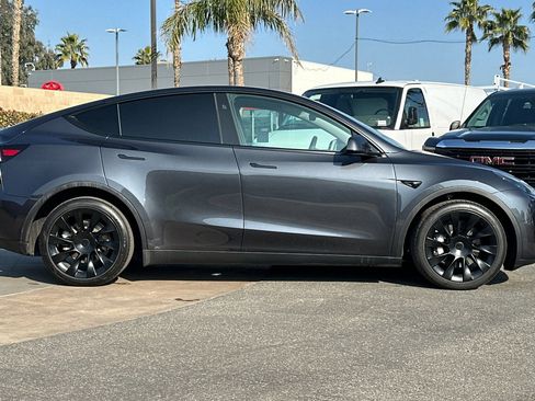 Used 2025 Tesla Model Y Long Range image 3