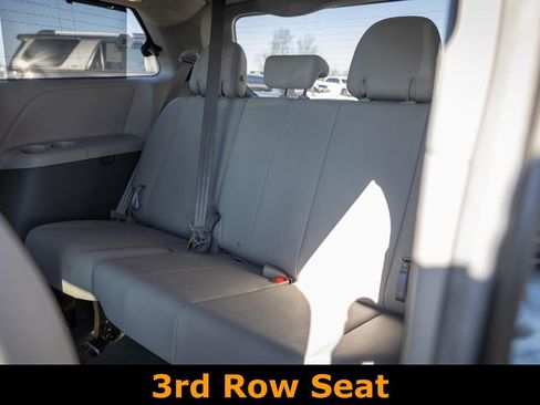 Used 2017 Toyota Sienna XLE Premium image 25