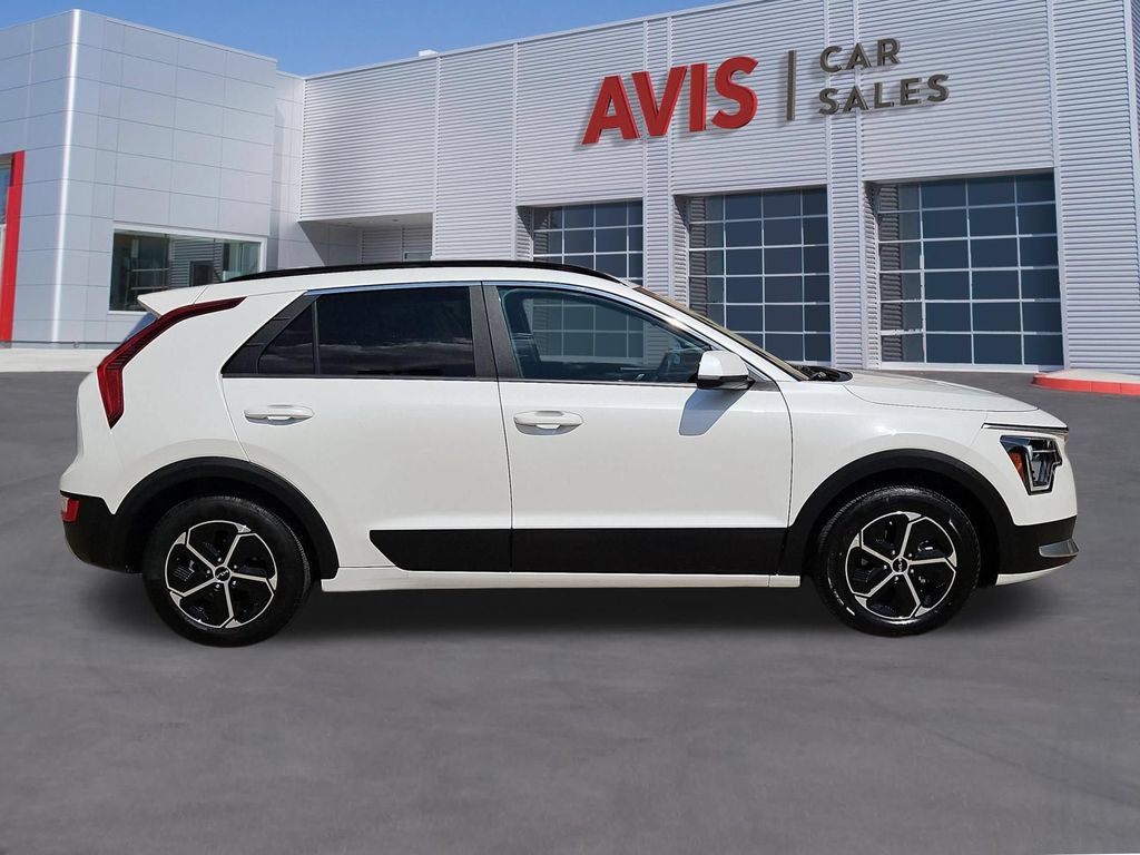 Used 2025 Kia Niro LX FWD image 5