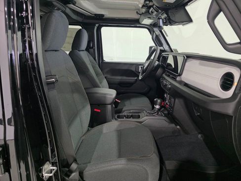 New 2025 Jeep Gladiator Willys image 21