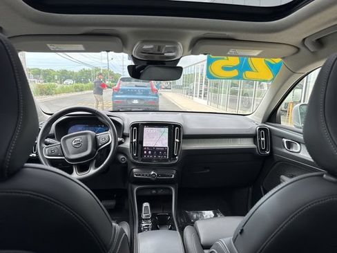 Certified 2025 Volvo XC40 B5 Plus AWD/4WD image 18