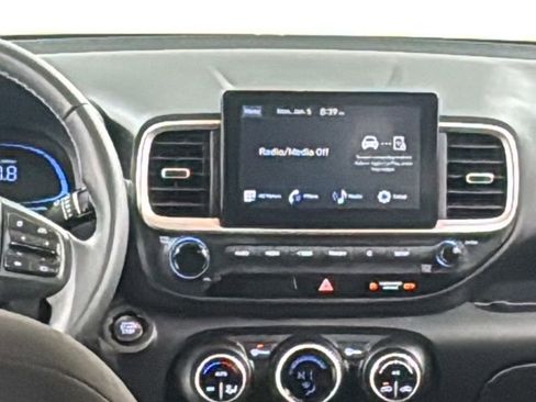 Used 2025 Hyundai Venue SEL image 16
