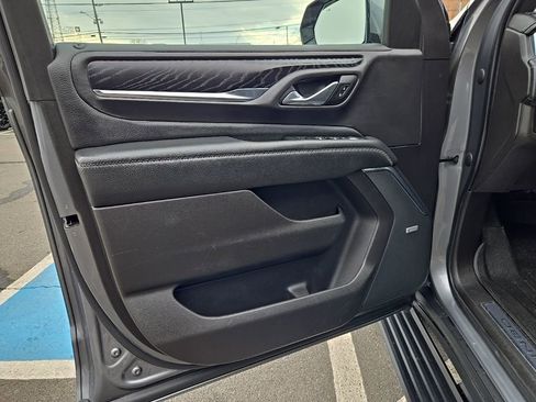 Used 2021 GMC Yukon XL Denali w/ Denali Premium Package image 12