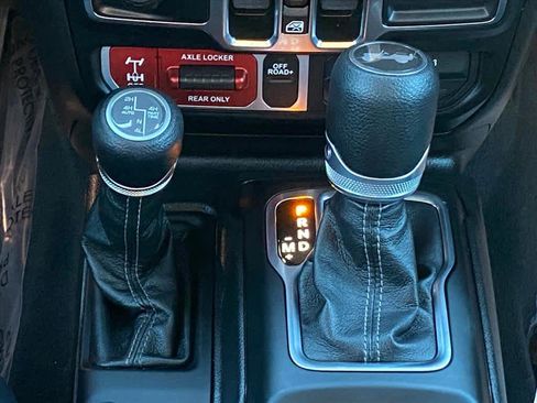 Used 2024 Jeep Wrangler Unlimited image 12