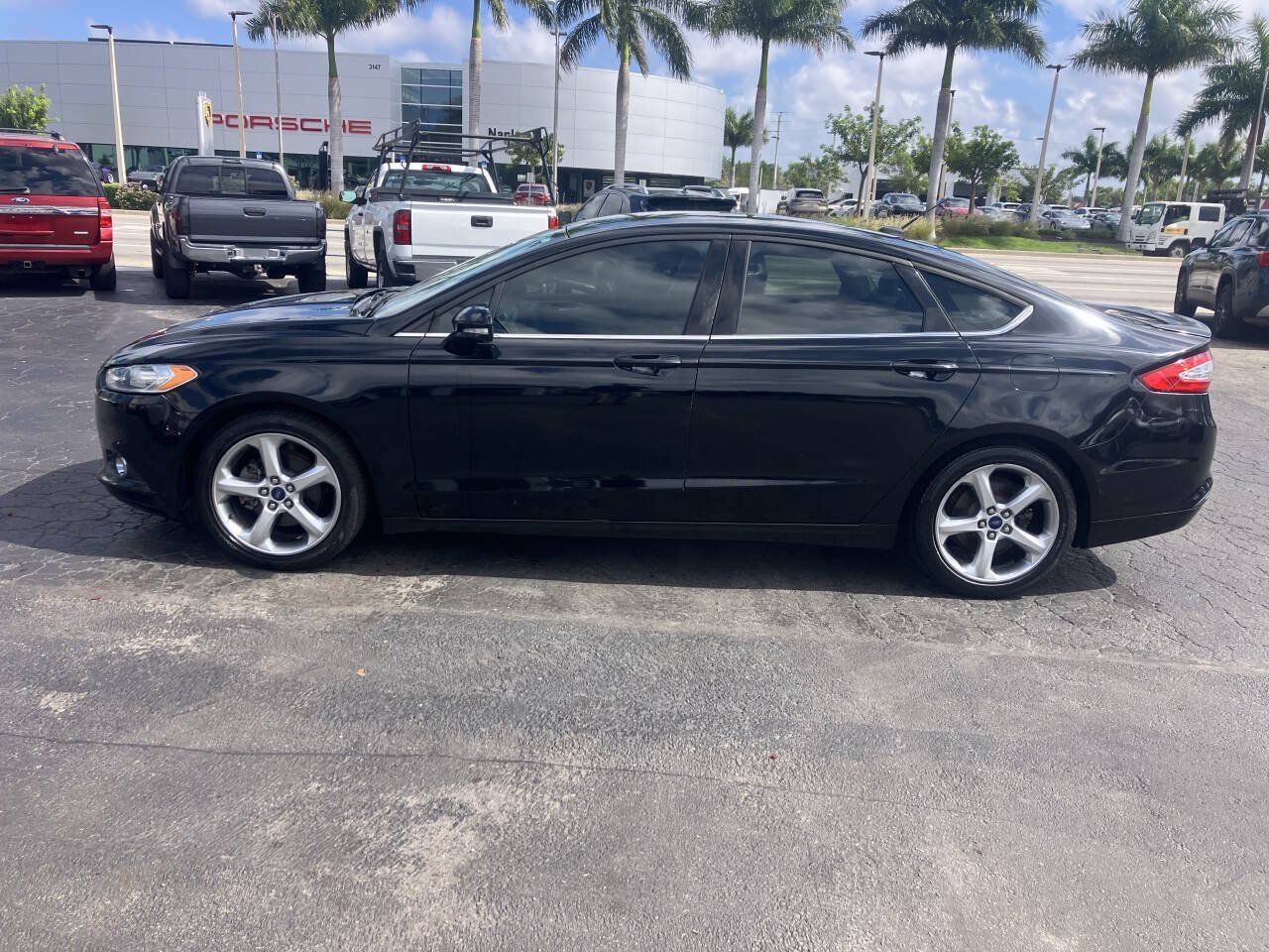 Used 2016 Ford Fusion SE w/ Equipment Group 201A FWD image 1