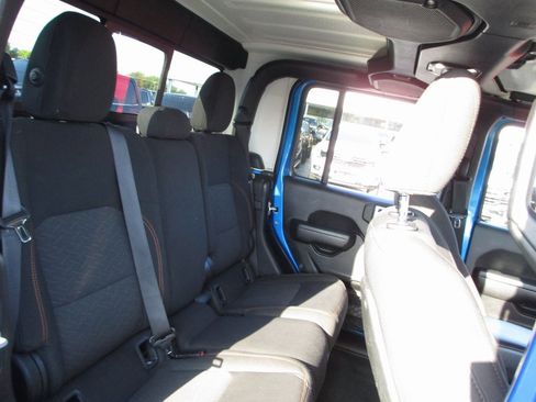 Used 2023 Jeep Gladiator Mojave w/ Cold Weather Group image 21