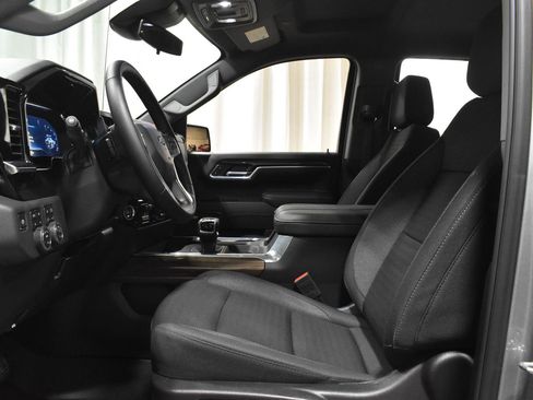 Used 2025 Chevrolet Silverado 1500 LT Trail Boss w/ Convenience Package II image 3