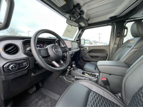 New 2025 Jeep Gladiator Sport image 2