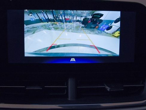 Used 2025 Chevrolet Trax LT w/ LT Convenience Package image 21