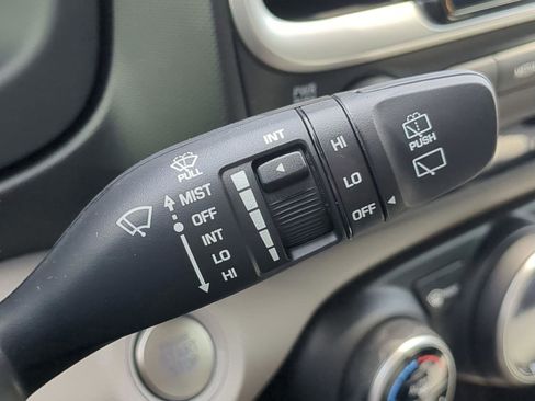 New 2025 Hyundai Venue SEL FWD image 24