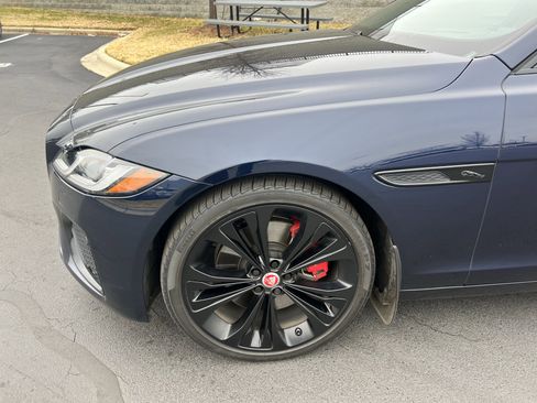 Used 2022 Jaguar XF SE image 13