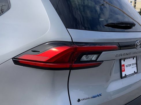 Used 2024 Toyota Grand Highlander AWD Hybrid image 36