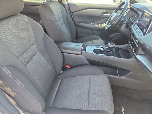 Certified 2025 Nissan Rogue SV FWD image 10