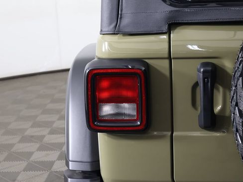 Used 2025 Jeep Wrangler Sport AWD/4WD image 13